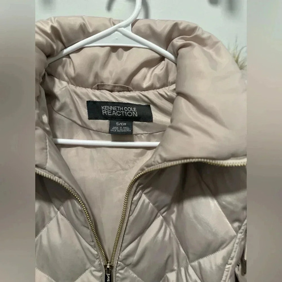 KENNETH COLE WOMEN'S MID-LENGTH CHEVRON QUILTED PUFFER JACKET HOODED COAT - Picture 7 of 10